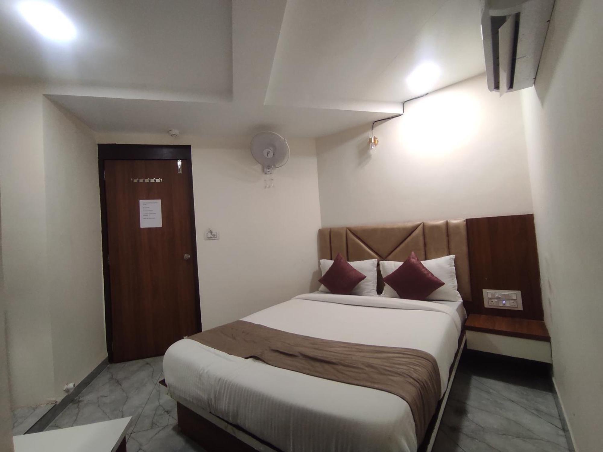 Hotel Earth Inn, Subhash Bridge, Rto Circle, Ahmedabad Exterior foto