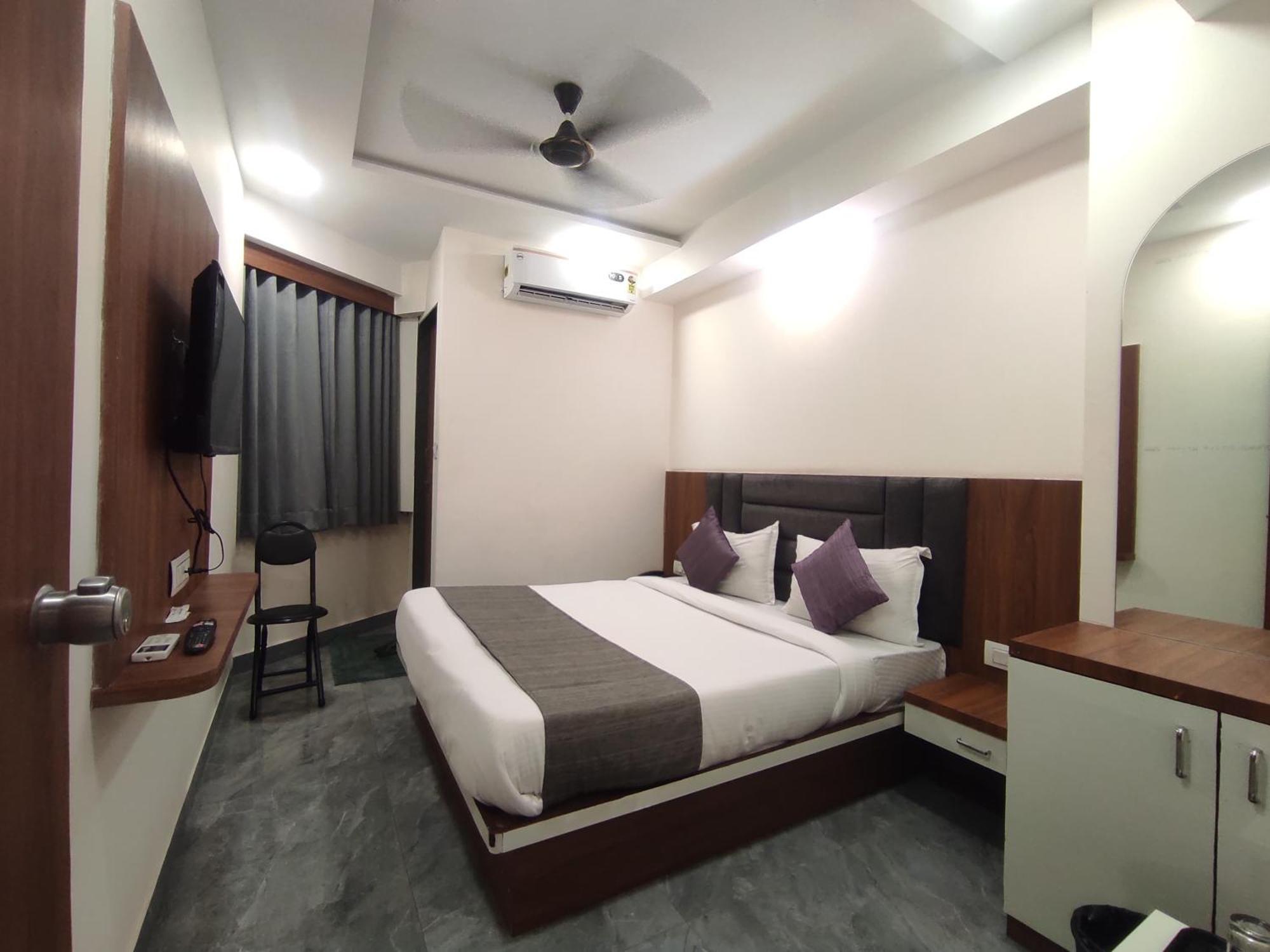 Hotel Earth Inn, Subhash Bridge, Rto Circle, Ahmedabad Exterior foto